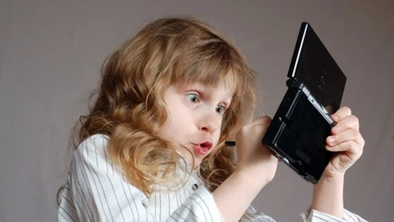6 Cara Membatasi Si Kecil Bermain Game di Gadget