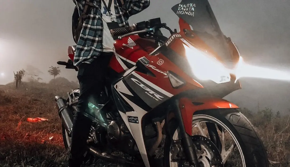 Ia menekuni berbagai hobi, termasuk bisnis dan kegiatan outdoor. Motor jadi salah satu barang kesukannya.