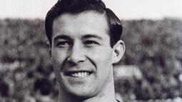 Hampir setengah abad rekor 235 gol Cesar Rodriguez bertahan di Barcelona. Cesar Rodriguez adalah pemain fantastis yang resmi berseragam Barcelona sejak musim 1942/1943.(wallpaperbarcelona.net)