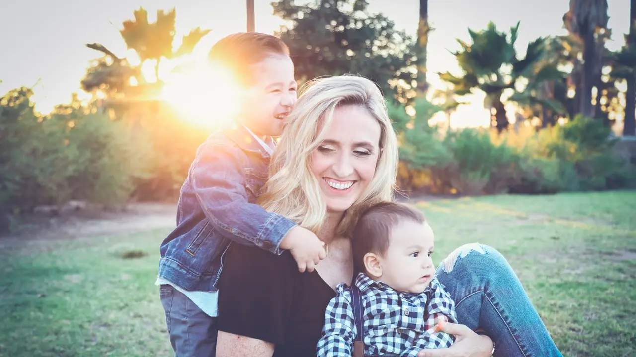 [Bintang] Kata Astrologer: 5 Zodiak Ini Cocok Banget Jadi Full Time Mom