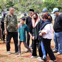 Pemakaman aktor sinetron Iqbal Pakula di TPU Menteng Pulo, Jakarta Selatan, Selasa (25/4/2023). (Dok. via M. Altaf Jauhar)