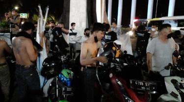 Polisi mengamankan 70 orang anggota geng motor saat konvoi di Kota Bogor, Jawa Barat, Kamis (28/4/2022) malam