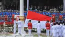 <p>Anggota Pasukan Pengibar Bendera (Paskibraka) melakukan upacara penaikan bendera Merah Putih dalam rangka Upacara Peringatan Detik-detik Proklamasi 17 Agustus di halaman Istana Merdeka, Jakarta, Senin (17/8/2015). (Liputan6.com/Faizal Fanani)</p>