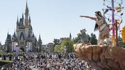 Parade Ini untuk memperingati 40 tahun Tokyo Disneyland. (AFP/Richard A. Brooks)