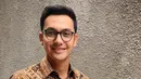 Definisi makin tua makin tampan memang patut disematkan untuk Gunawan Sudrajat. Kini, usianya sudah memasuki setengah abad alias 50 tahun. Warganet pun terpukau dan kagum dengan penampilan Gunawan yang tidak tampak menua. Pria kelahiran 12 Januari 1973 itu masih terlihat seperti berusia 30-an. (Liputan6.com/IG/@gunawan_sudrajat_real)