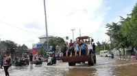 Banjir di Jalan Daan Mogot Jakarta Barat. (Ady Anugrahadi/Liputan6.com)