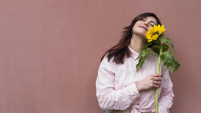 wanita november tak layak dicintai