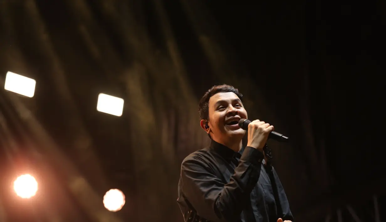 Tulus di KLBB 2024 [Daniel Rachmad/Fimela]