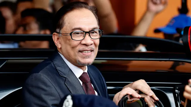 Anwar Ibrahim Resmi Bebas