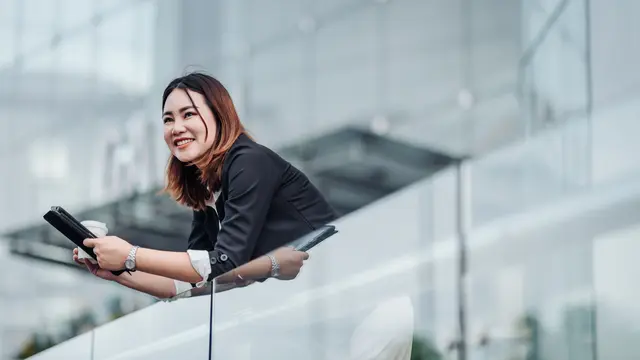 wanita februari pintar