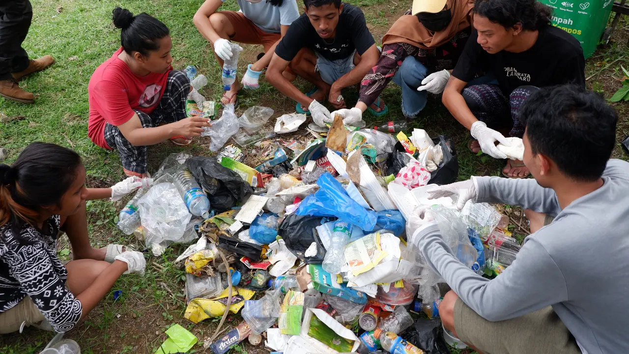 Get Plastic Indonesia mengubah sampah plastik menjadi bahan bakar minyak (BBM)