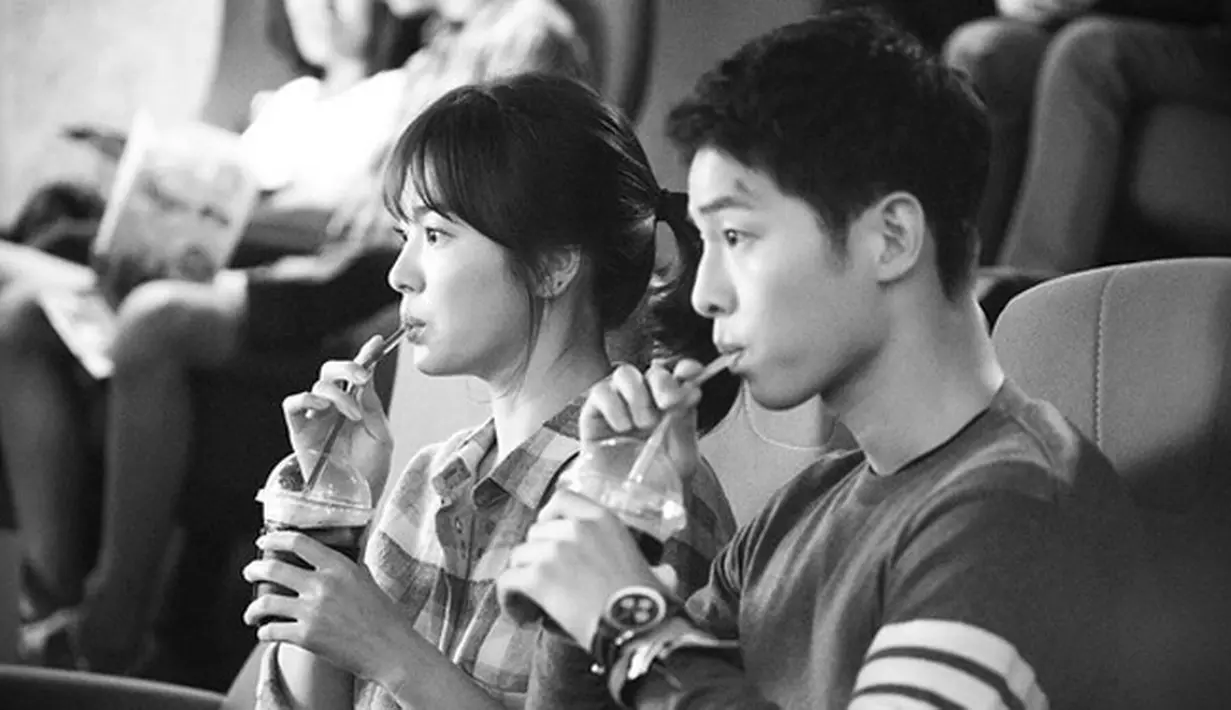 Pada 31 Oktober 2017 lalu Song Joong Ki resmi menikahi Song Hye Kyo. Tepatnya di The Shilla Hotel, janji suci itu diikrarkan Song Joong Ki, yang tentunya di hadapan tamu undangan pernikahan mereka. (Instagram/kyo1122)