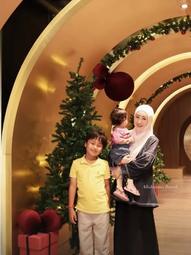 6 Potret Terbaru Larissa Chou dan Ikram Rosadi, Absen di Perayaan Natal Keluarga