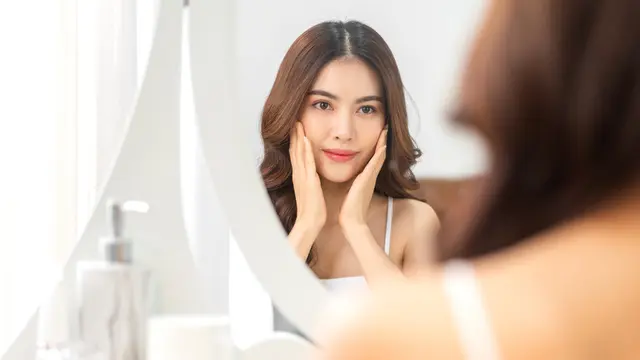 Trik Menggunakan Cushion pada Kulit Bertekstur, Biar Hasil Makeup Makin Flawless