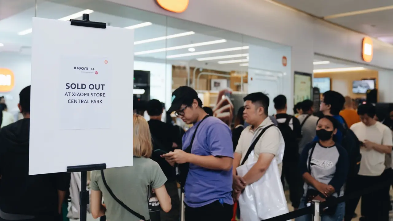 Penjualan perdana Xiaomi 14 di Mall Central Park, Jakarta