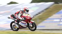 Pembalap Honda Team Asia, Andi Gilang, menorehkan hasil yang cukup baik pada latihan bebas pertama (FP1) dan kedua (FP2) Moto3 Portugal, Jumat (16/4/2021). (dok. Honda Team Asia)