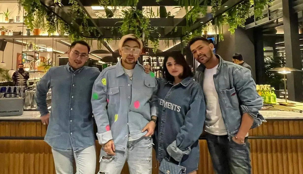 Potret Kedekatan Dewi Perssik dan Rian Ibram (Sumber: Instagram/rianibram)