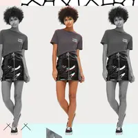 Tampil daring for party weekend ini dengan Vinyl skirt. (Image: topshop.com. DI: Muhammad Iqbal Nurfajri)