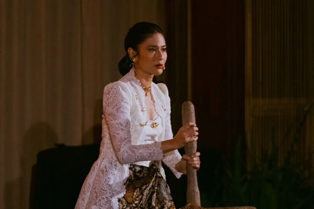 Tak Melulu untuk Kondangan, 8 Inspirasi Pakai Kebaya dari Raline Shah, Mahalini Raharja, hingga BCL