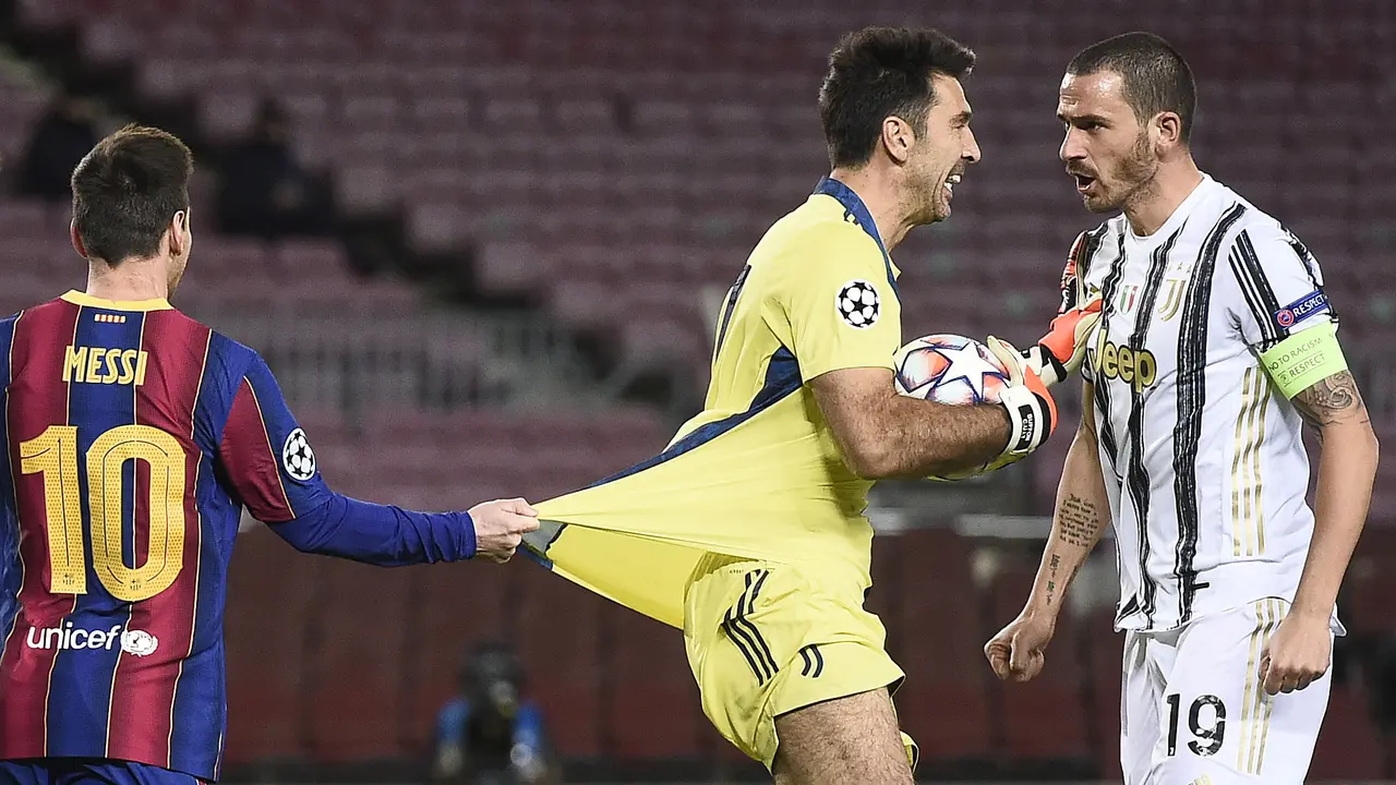 FOTO: Momen Usil Lionel Messi Tarik Baju Gianluigi Buffon Saat Barcelona Jumpa Juventus di Liga Champions