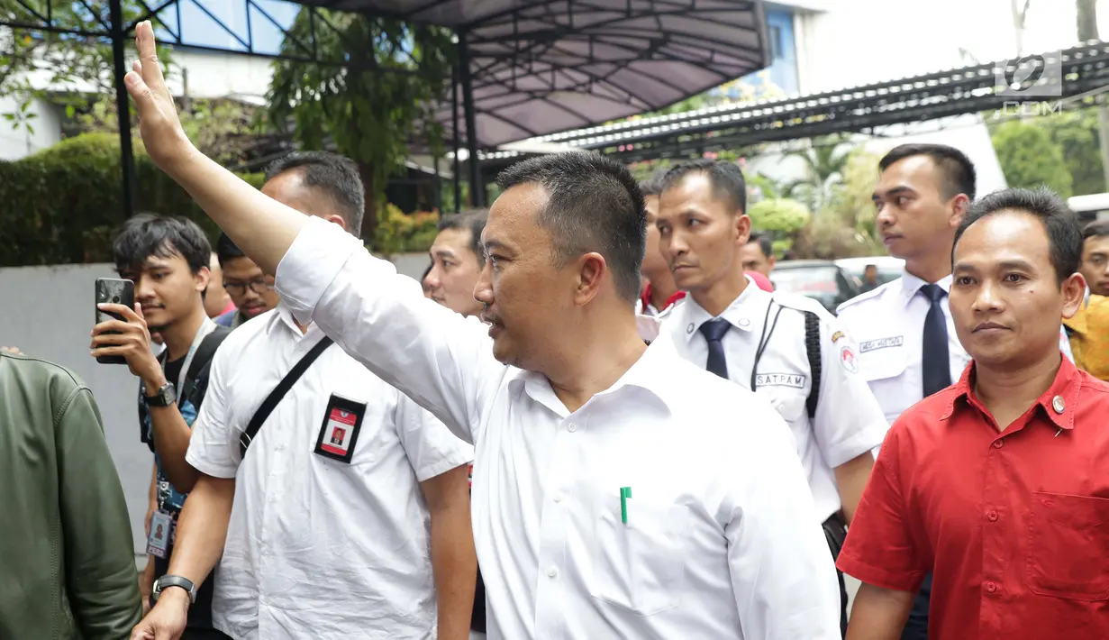 Menpora Imam Nahrawi usai menghadiri acara perpisahan dengan pejabat Kemenpora di Jakarta, Kamis (19/9/2019). Sebelumnya KPK menetapkan Menpora Imam Nahrawi sebagai tersangka kasus dugaan suap dana hibah KONI. (Liputan6.com/Helmi Fithriansyah)