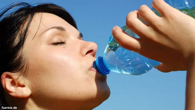 minum-dari-botol-130803b.jpg