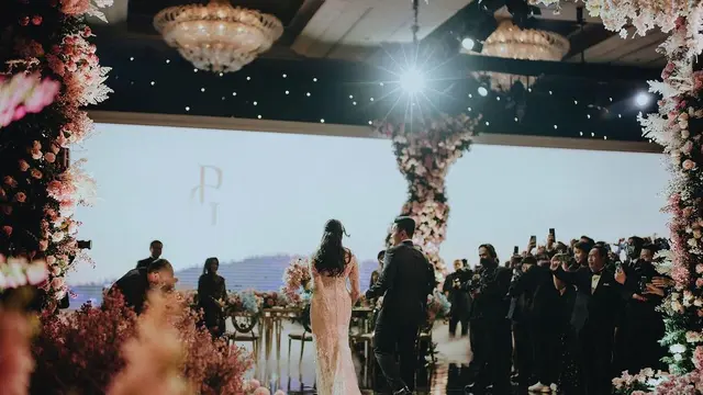 Gaun Pengantin Putri Tanjung