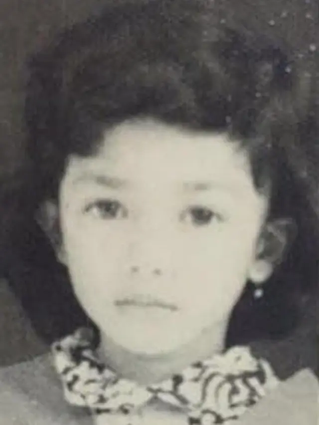 6 Potret Masa Kecil Ussy Sulistiawaty, Gayanya saat SD Curi Perhatian