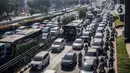 Polri mendukung kesuksesan penyelenggaraan KTT ke-43 ASEAN. Hal itu dilakukan dengan melaksanakan rekayasa lalu lintas di sejumlah ruas jalan Jakarta. (Liputan6.com/Faizal Fanani)