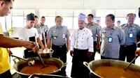 WBP Kemenkumham Babel dilatih masak Lempah Kuning. (Foto: Liputan6.com/Kemenkumham Babel)