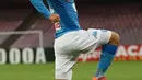 Pemain Napoli, Lorenzo Insigne merayakan gol ke gawang Udinese pada laga Coppa Italia di San Paolo stadium, Naples, (19/12/2017). Napoli menang 1-0. (Cesare Abbate/ANSA via AP)