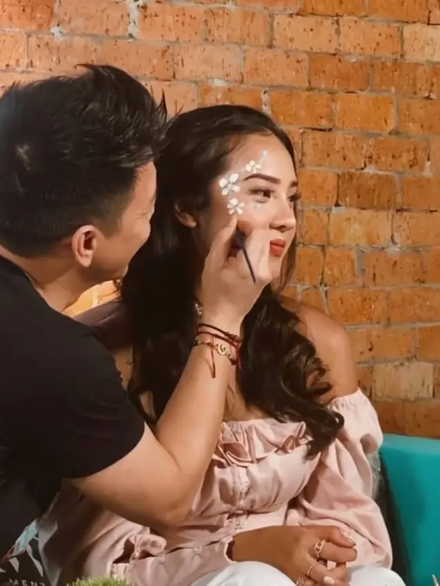 6 Potret Kebersamaan Ariel Noah dan Anya Geraldine, Bikin Salah Tingkah