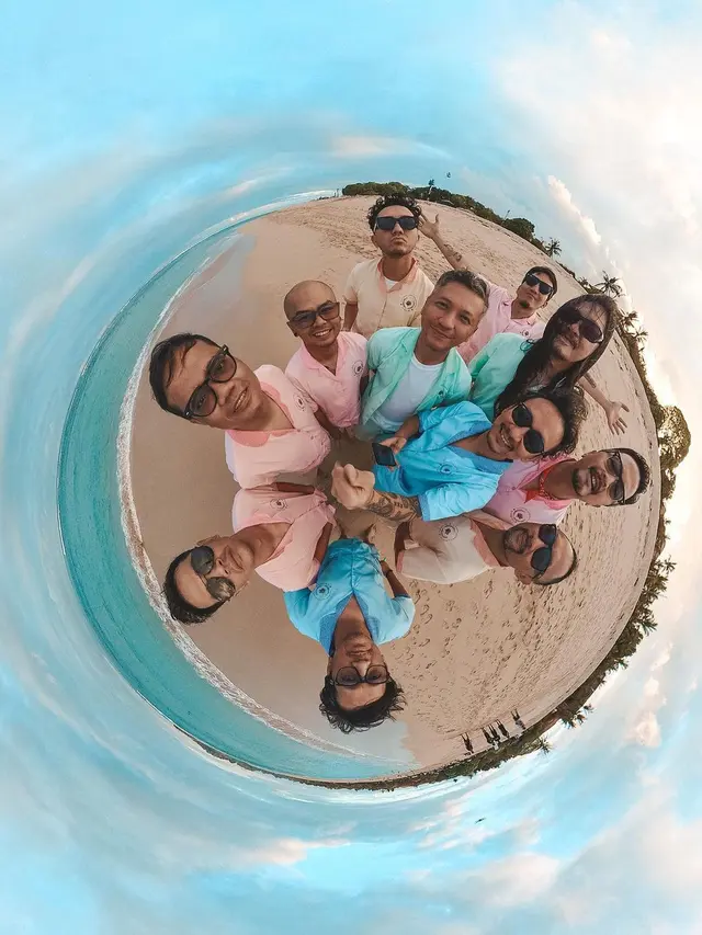 The Prediksi jadi baby sitter (Instagram @theprediksi_)