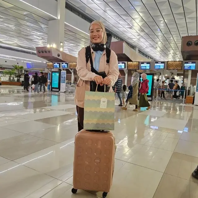 Sempat Backpackeran, Ini 7 Momen Ridwal Kamil Lepas Putrinya Berangkat ke Inggris