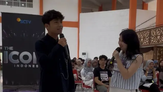 Betrand Putra Onsu memberikan motivasi serta kesempatan berduet kepada para peserta sebelum menyampaikan penilaian. (dok. ist)