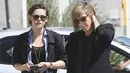 Kristen Stewart merasa nyaman ketika berada disamping Alicia Cargile. Ketimbang hubungannya dengan Robert Pattinson yang begitu membosankan dan penuh pura-pura. (Dailymail)