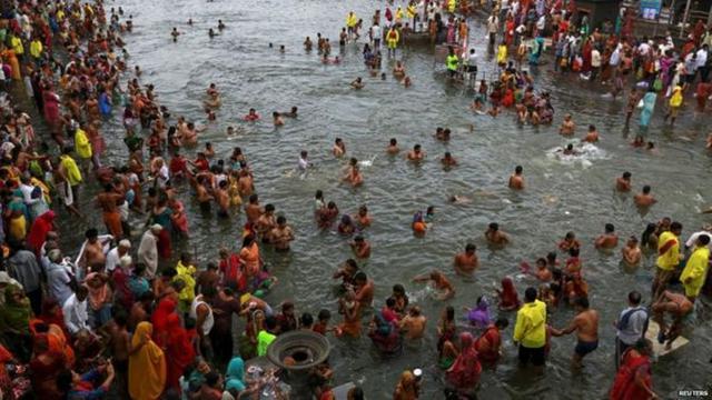 Rambu No Selfie Bertebaran di Perayaan Keagamaan  India 