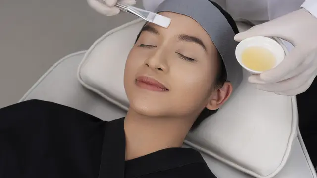 Perawatan Wajah Akurat untuk Atasi Bekas Jerawat, Acne Fighter Wajib Merapat!