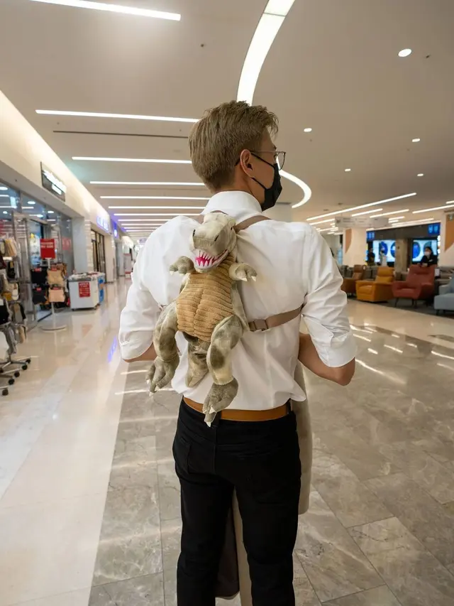 Ganti Gaya, Ini 6 Potret Jang Hansol YouTuber Korea Selatan dengan Rambut Blonde