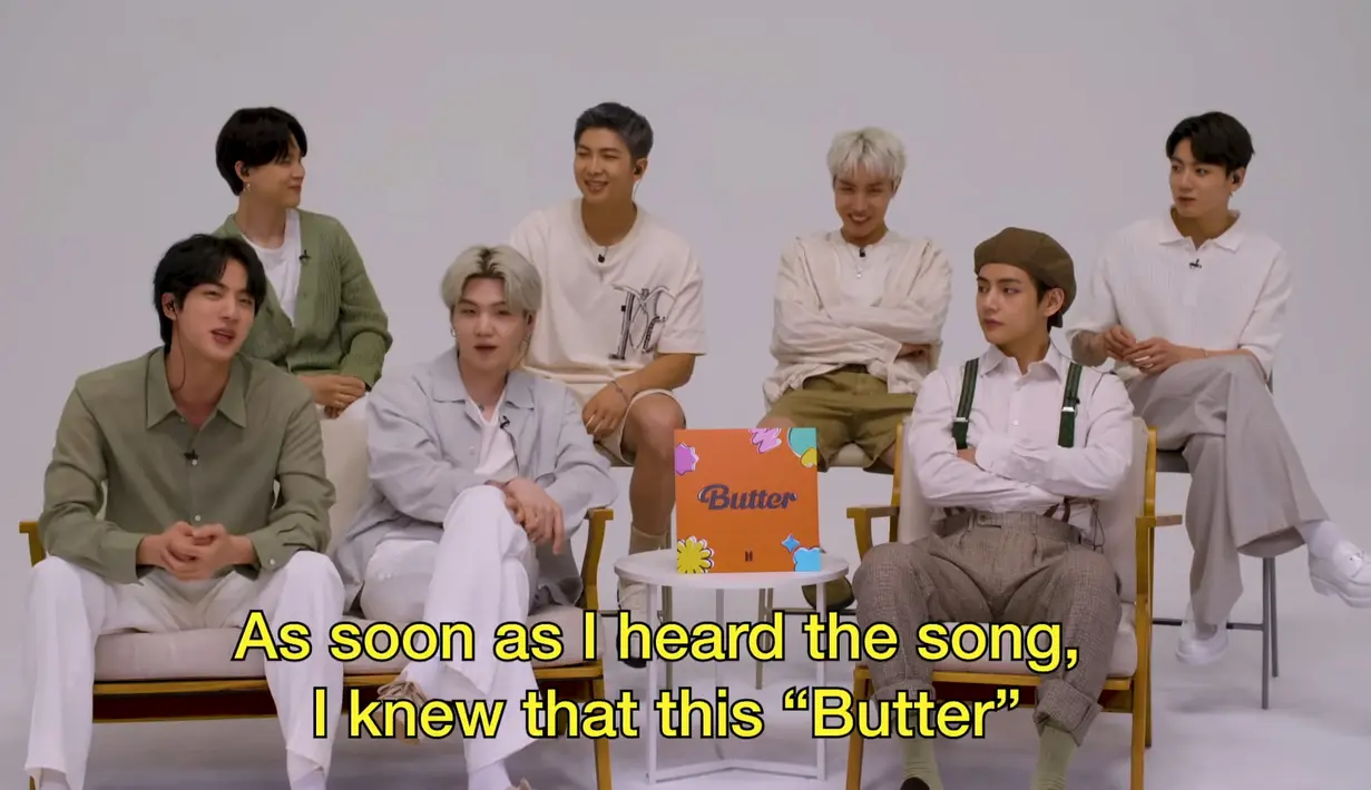 Mereka membahas Butter yang meraih sukses besar dan menempati posisi teratas di chart musik Billboard. Jin yakin saat mendengar Butter pertama kali, lagu ini akan jadi sesuatu yang hebat. (YouTube The Tonight Show Starring Jimmy Fallon)