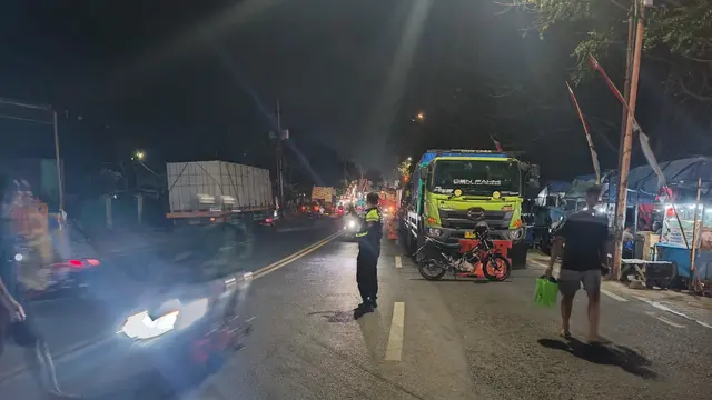 Polisi Urai Macet di Pelabuhan Ketapang