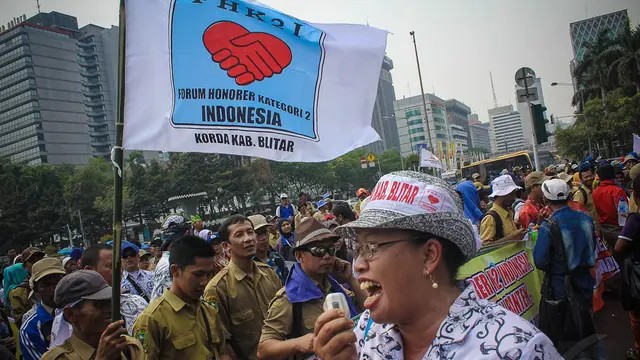Minta Jadi PNS, Ribuan Tenaga Honorer Kepung Istana Negara