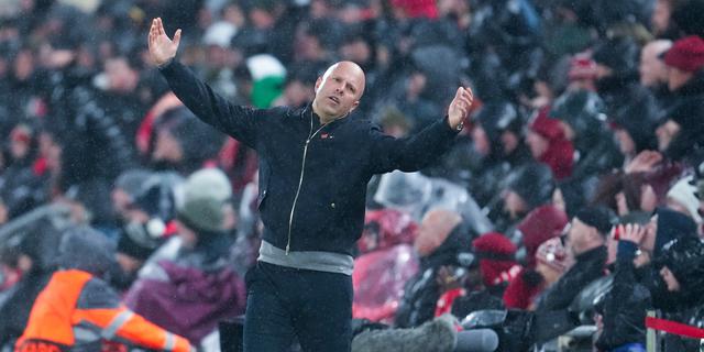 Eksperimen Arne Slot Untuk Cadangkan Mohamed Salah di Laga PSG vs Liverpool Disorot Carragher