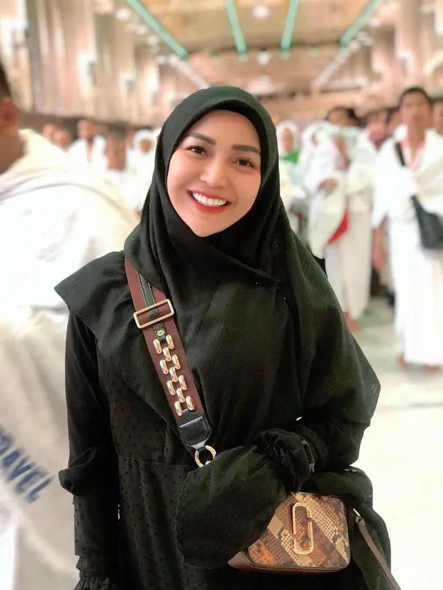 7 Pesona Chacha Sherly Eks Trio Macan saat Pakai Hijab Ini Modis Banget