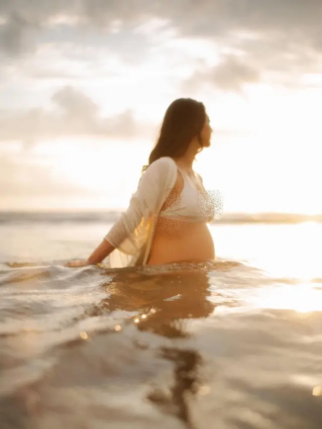 6 Potret Baby Bump Nadia Saphira Jelang Lahiran, Suami Selalu Siaga