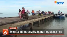 Meski semburan debu panas dan letusan menurun dari pos pemantauan, gunung berapi itu masih tertutup kabut dan keluar semburan debu.
