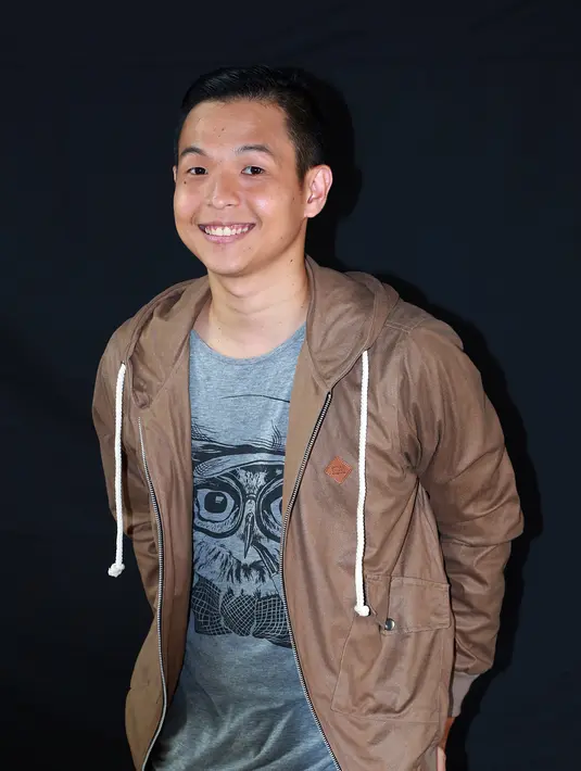 Dalam film garapannya ini Ernest tidak hanya terjun sebagai pemain utama tapi juga bertindak sebagai sutradara film yang juga merangkap sebagai penulis cerita. (Deki Prayoga/Bintang.com)