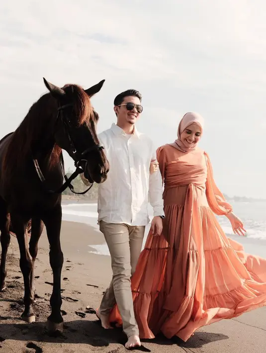 Zaskia Sungkar dan Irwansyah (Instagram/zaskiasungkar15)