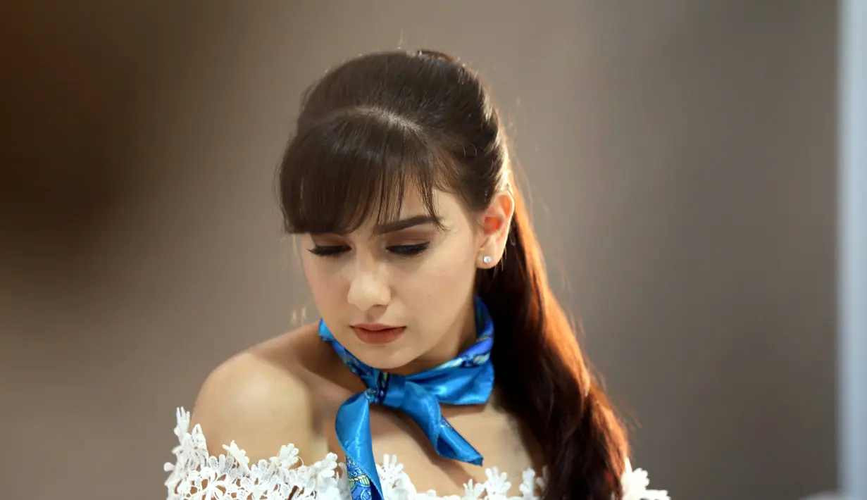 "Karakternya protagonis. Bedanya ini dari keluarga yang berada, memiliki edukasi, tapi orangnya sederhana," ujar Irish Bella, di kawasan Ciputat, Banten, Sabtu (28/1/2017). (Nurwahyunan/Bintang.com)