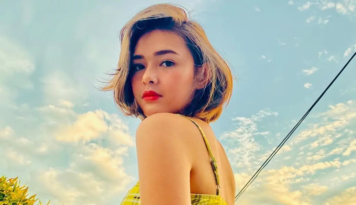 Bukan hanya memotong rambut panjangnya saja. Akan tetapi ia juga terlihat memberikan ash brown pada rambut pendeknya. (Liputan6.com/Ig/@amandamanopo)